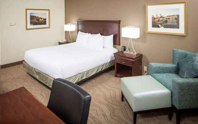 DoubleTree by Hilton Boston - Milford