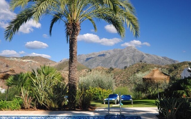 Apartment With 2 Bedrooms in Benahavís, With Wonderful Mountain View,