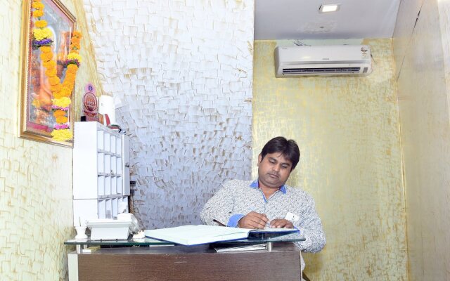 OYO 36061 Om Residency