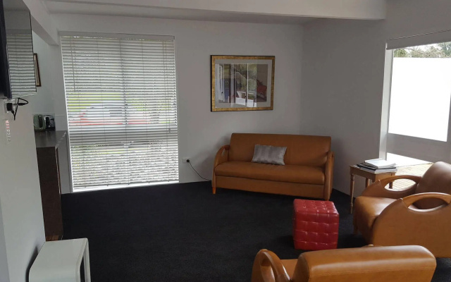 A bit of New York in Whanganui HOME STAY – Guest Rooms – Wanganui