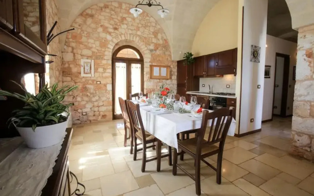 Trullo Degli Ulivi con Piscina e Idromassaggio