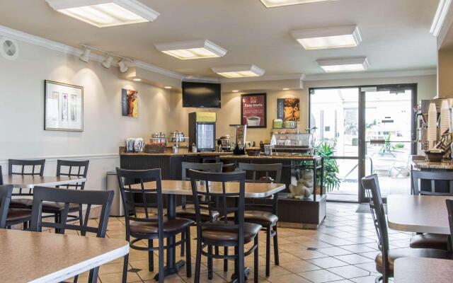 Econo Lodge Inn & Suites Joplin