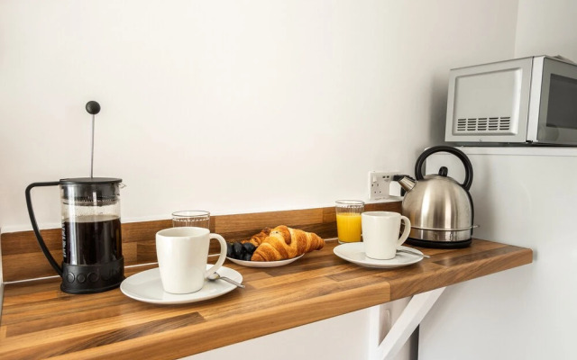 Spacious - Central 2 Bed Apartment
