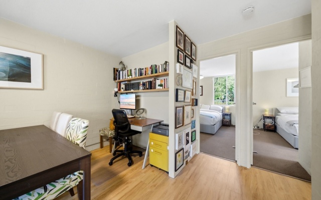 Airy & Arty 2-bed Old Kingston Foreshore – Guest Rooms – Kingston