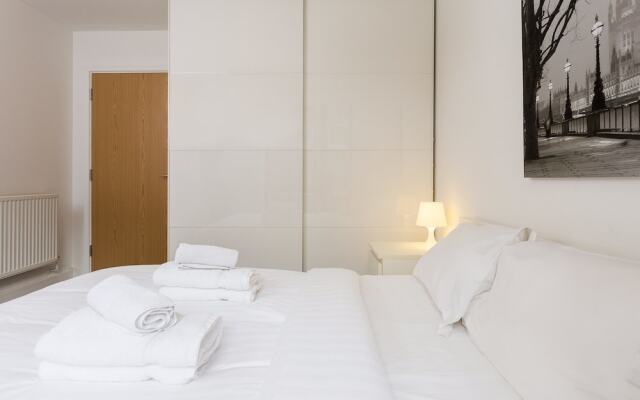 Luxury East London Flat, Sleeps 6