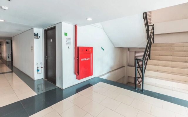 OYO Flagship 1170 The Habitat Karawaci