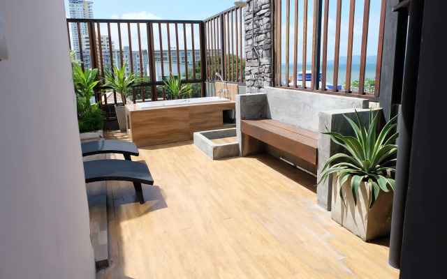5ive Beach House Hotel