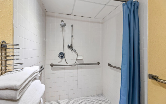 Days Inn by Wyndham Salina South