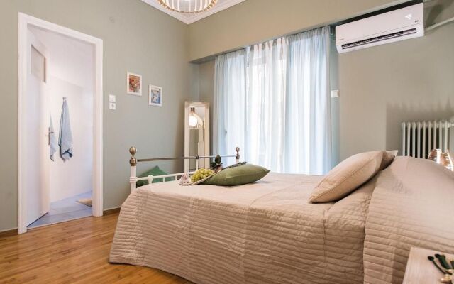 Charming Acropolis Metro Apartment