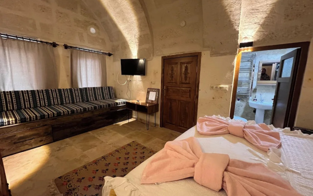 Uluyol Stone House