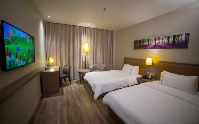 Ease Hotel (Donggang North High-speed Railway Station)