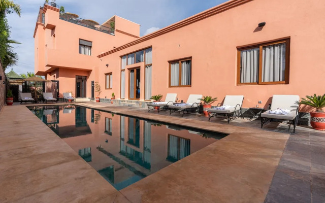 Yanis Guest House