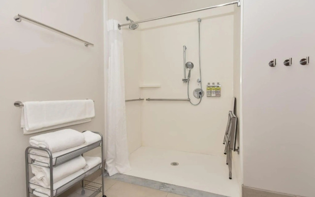 Holiday Inn Express & Suites Charlotte - Ballantyne by IHG