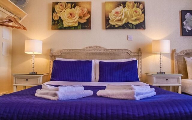 Blades B&B