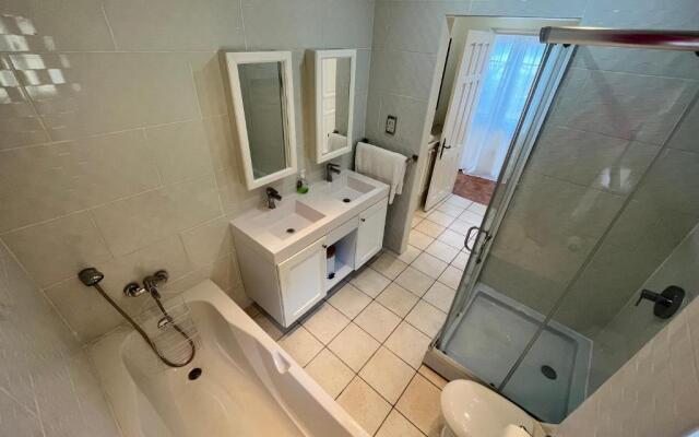 Stunning 4-bed Villa in Gros Islet, St Lucia