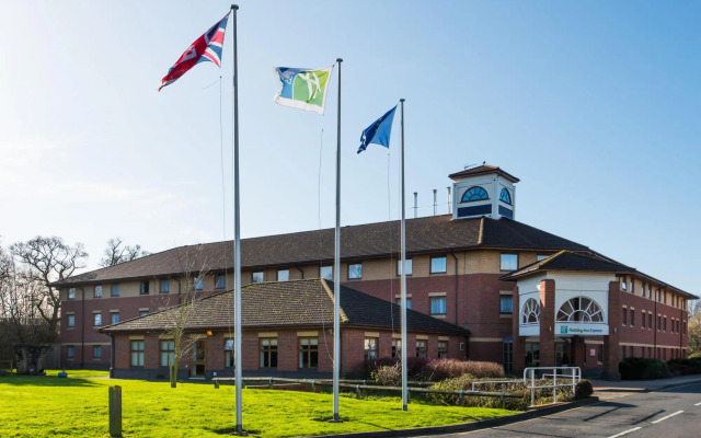 Holiday Inn Express WARWICK M40, JCT.15