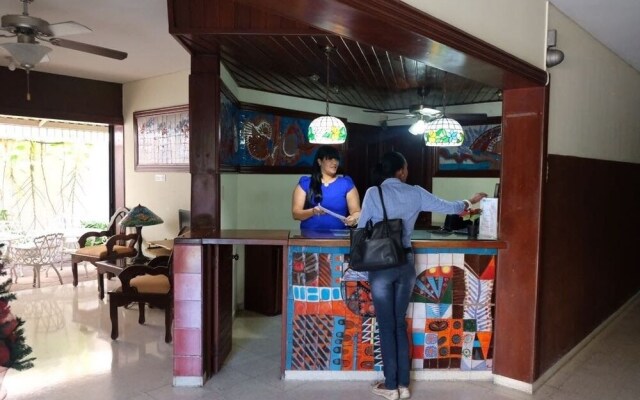 Aparta Hotel Drake