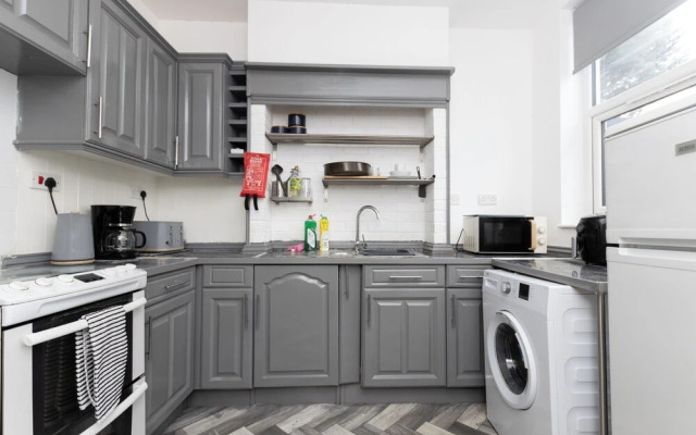 Cozy Nottingham Retreat Entire Home With 4 Bedroom