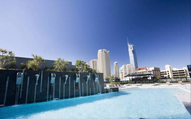 Circle on Cavill - HR Surfers Paradise
