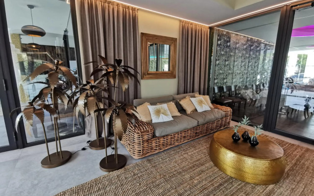 Hotel Tropical Gava Mar