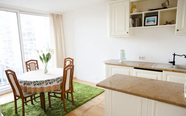 Cozy apt Within Walk Distance to Center and Beach
