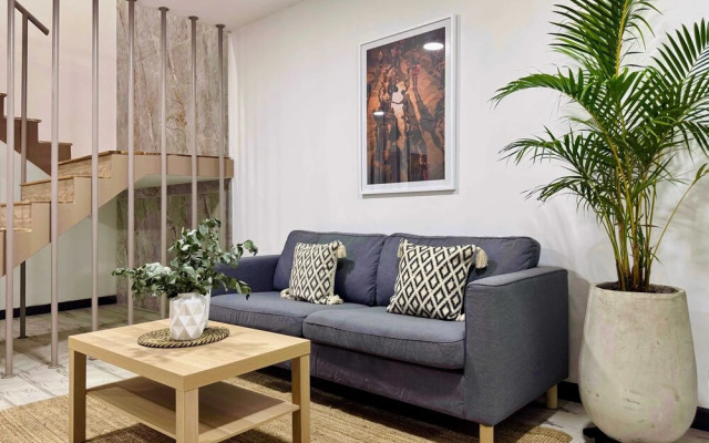 w Cozy Loft w Majestic Deco in Cali