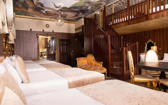 White Star Line Hotel