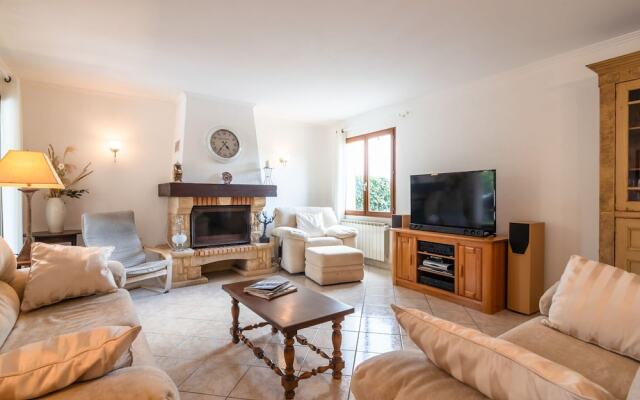 Superb Villa In Olonzac With Swimming Pool Close To Lake