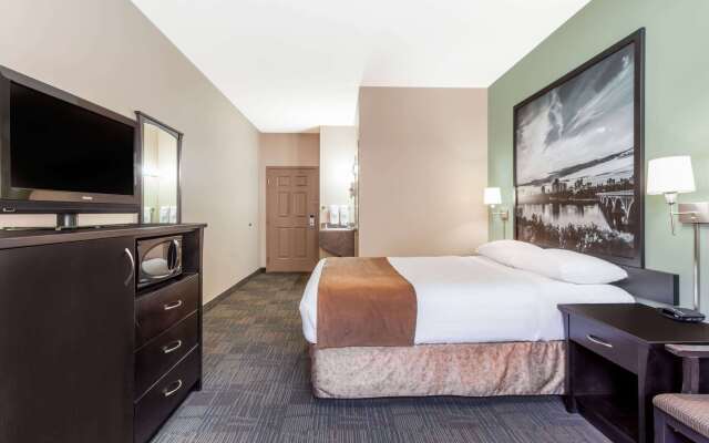 Super 8 by Wyndham Saskatoon Near Saskatoon Airport