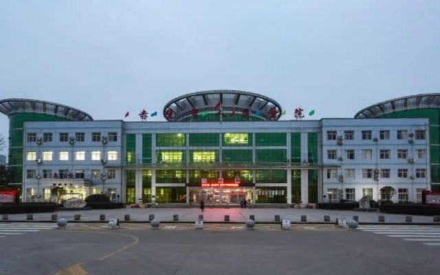 Tianlun Huangchao International Hotel(Chibi North Railway Station)
