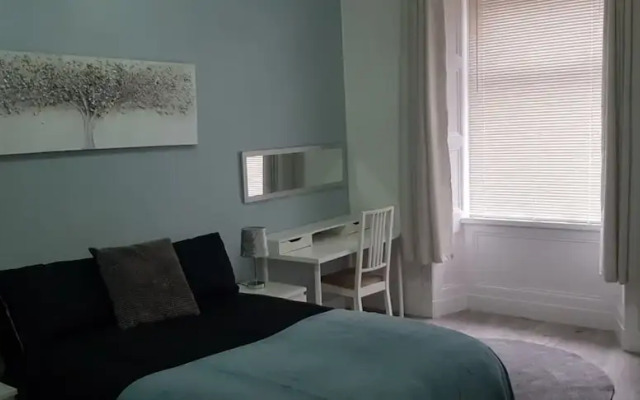 Impeccable 2-bed Apartment