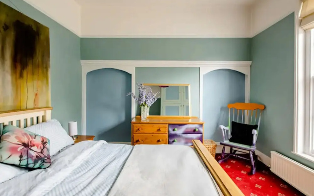 Billericay Georgian House, Sleeps 6 - Pet Friendly