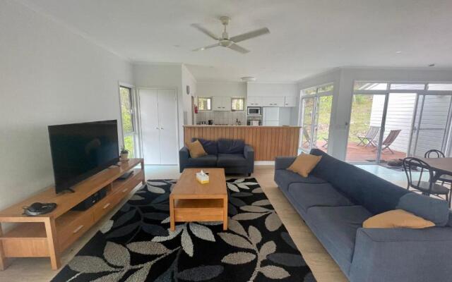 Garreembee 1770 House