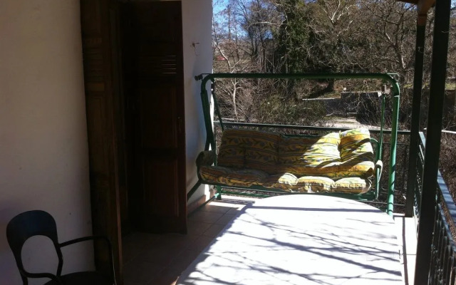 House With in Vlachokerasia