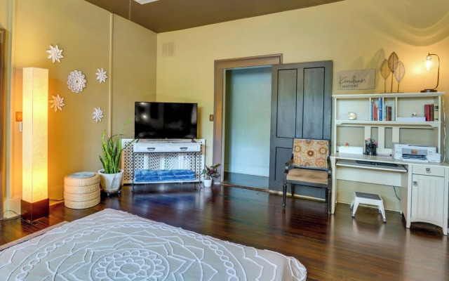 Charming Thomasville Getaway: Walk to Downtown!