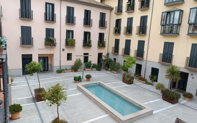 APARTAMENTOS DELUXE PALACIO DE LOS JERÓNIMOS free parking