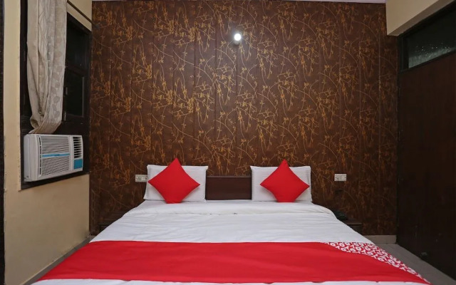 Akash Guest House by OYO Rooms