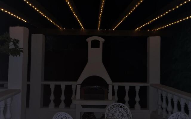 Beautiful apartment with private pool near Tenby