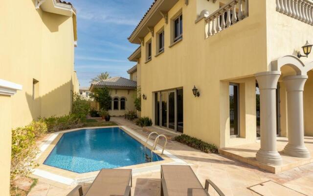 Palm Jumeirah Stunning 4BHK Villa