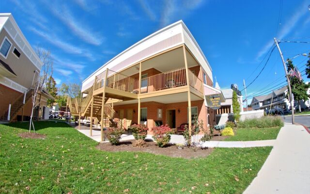 Put in Bay Victory Station Hotel