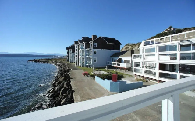 Tides Inn & Suites
