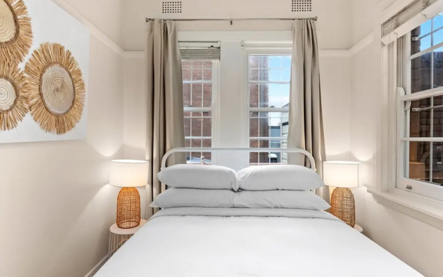 Art Deco Coastal Living, Minutes to the Sand – Guest Rooms – Sydney