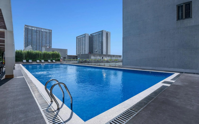 Guangzhou Pearl River International Hotel （Yijing Lu Metro Station）