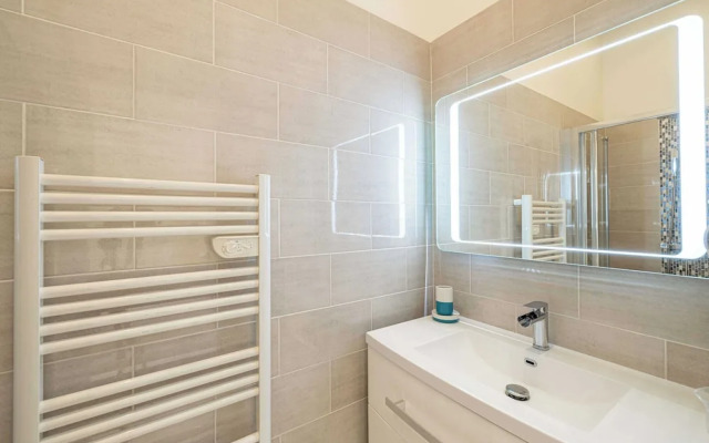 Beautiful Two Bedroom Apartment Near Croisette