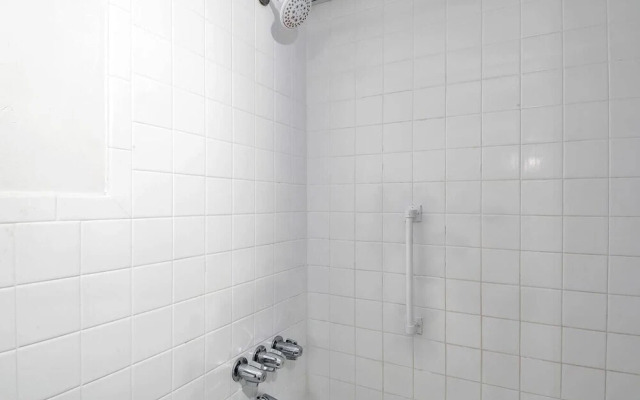 Cozy Studio/1bath, Hallandale Beach,pool & Parking