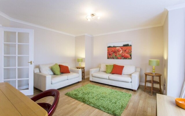 2 Bedroom Flat In Edinburgh