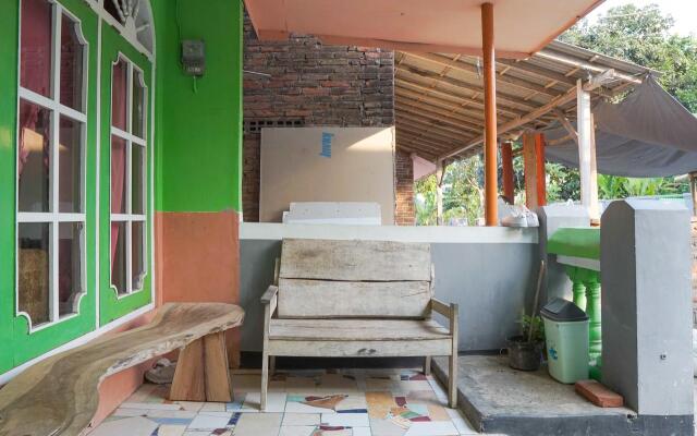 SPOT ON 1762 Gandrung Payungan Family Inn