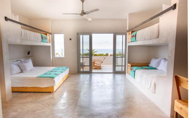 Topia Retreat - Surf Suite Sur