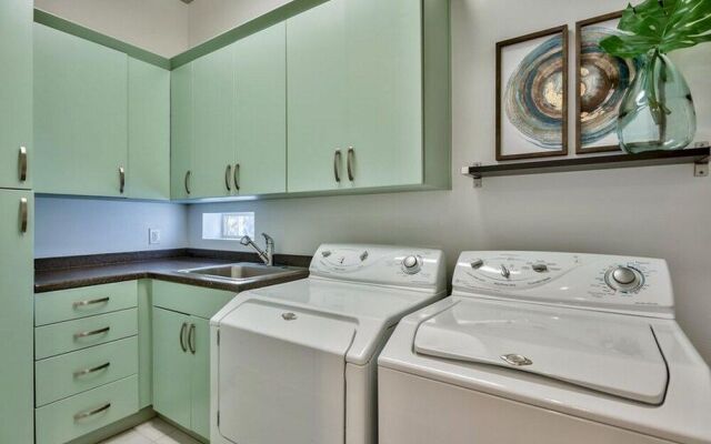 Beaches Be Sippin by Five Star Properties