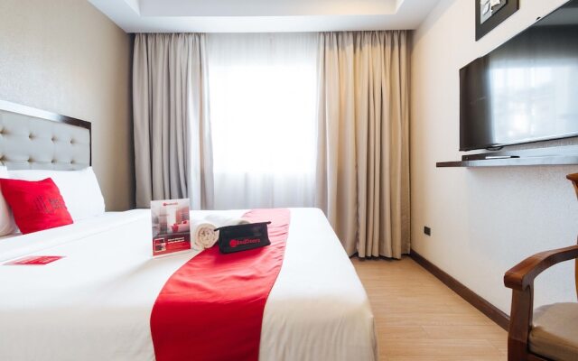 Aura One Hotel by RedDoorz